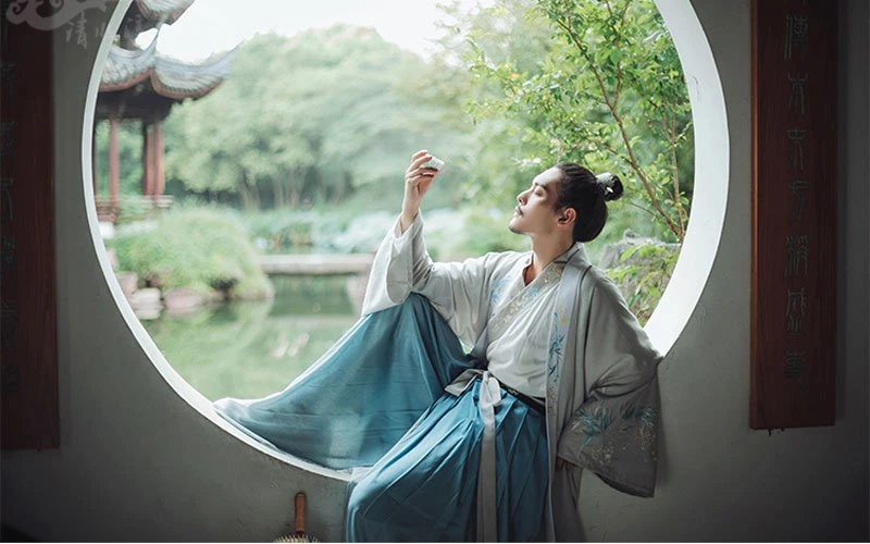 Fang Wenshan: We Need the New Style Hanfu to Adapt the Modern Society-2