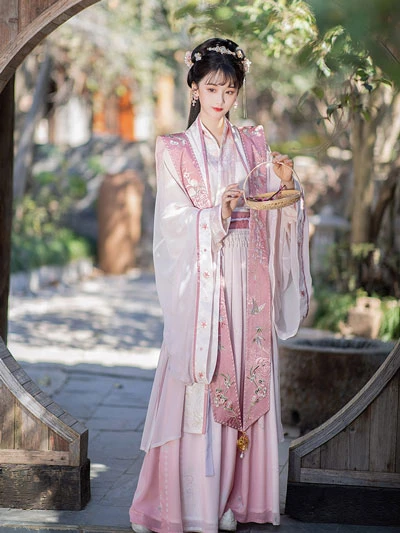 Flowers to Highlight Your Spring Hanfu Attire-10