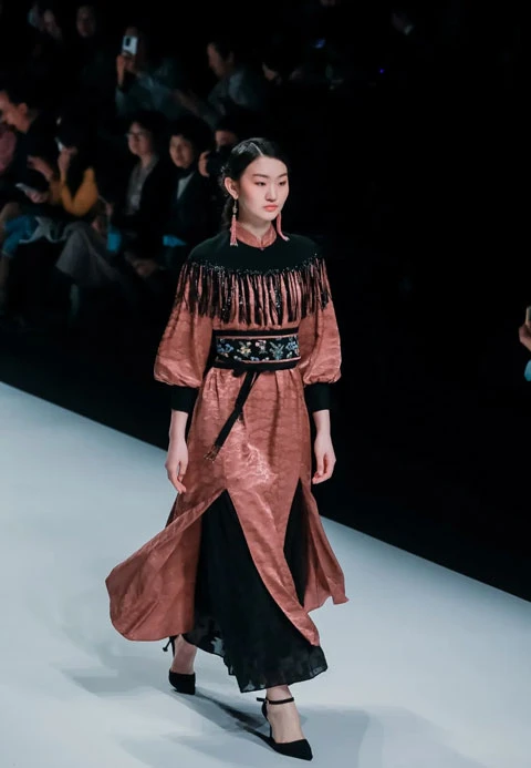 Chinoiserie in Shanghai Fashion Week Spring/Summer 2022-13