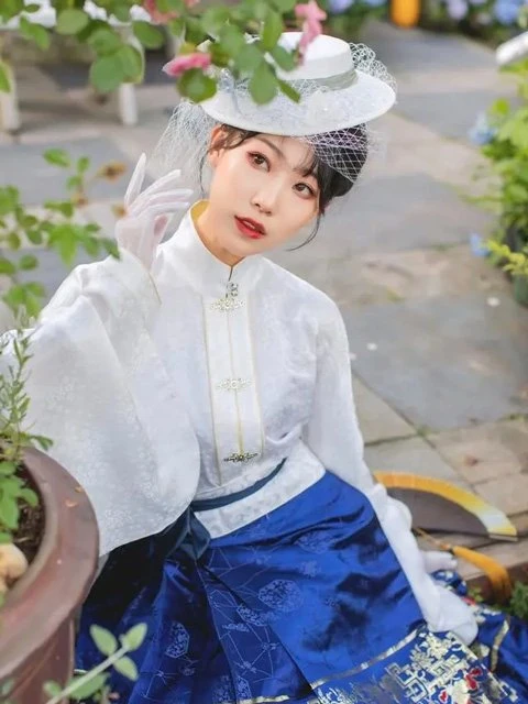 East Meets West - Hanfu Mix-Match Dressing Tips-3