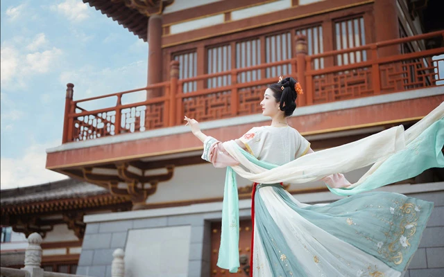 Uncovering the Oriental Beauty through the Lives of Three Inspiring Chinese Women-1