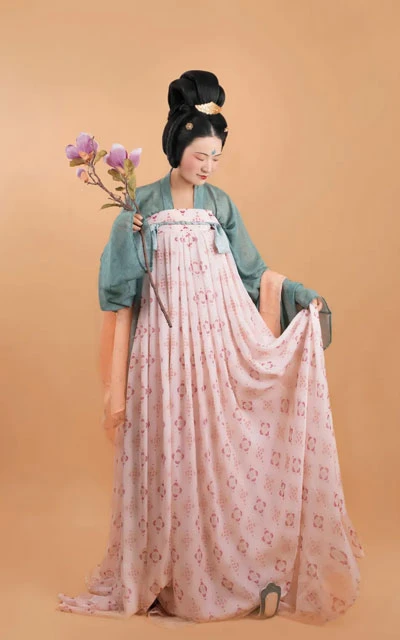 Exquisite Restored Hanfu from the Ancient Painting-5