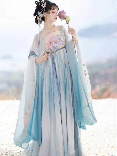 Discovering 8 Hanfu Color Styles: Timeless Elegance in Traditional Dress-5