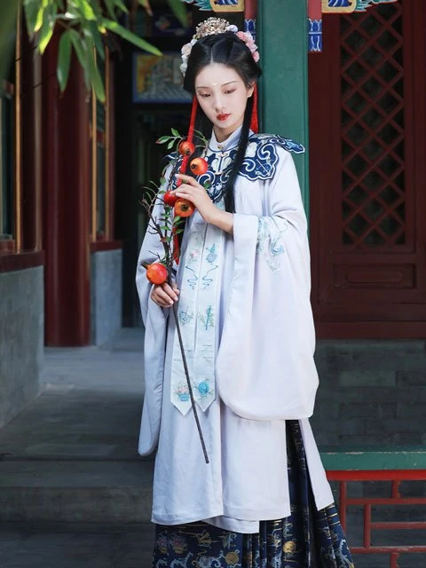 12 Latest Fashion Chinese Clothing Hanfu Styles in Runway-23