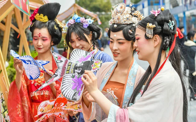 China's Faded Holidays - Flower Festival-4