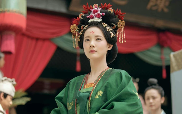 Exploring the Historical Context and Makeup Trends of Huadian in Cdramas-17