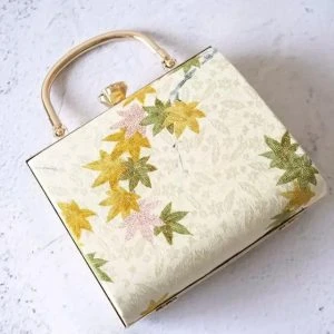 6 Beautiful Bags for Going in Traditional Chinese Clothing-14