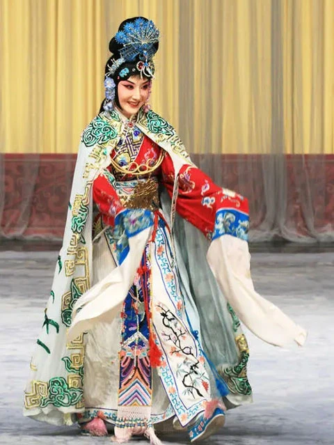 Are the Beijing Opera Costume the Same to Hanfu Costume？-5