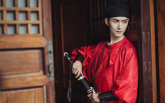 4 Styles & Tips for Male Traditional Chinese Clothing-3