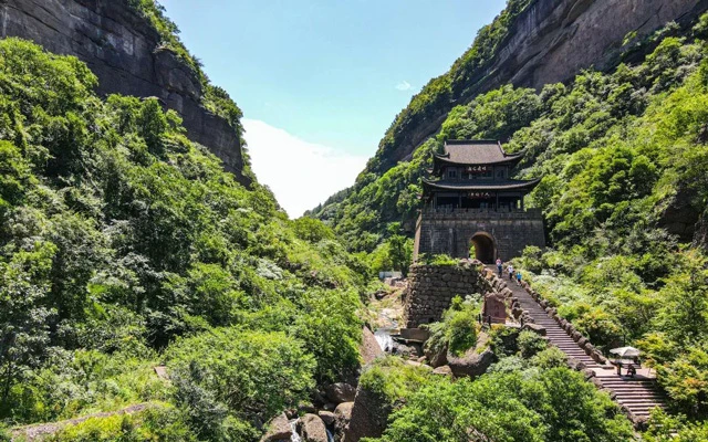 The Timeless Charm of Traditional Chinese Pavilions: Exploring the History and Iconic Examples-6