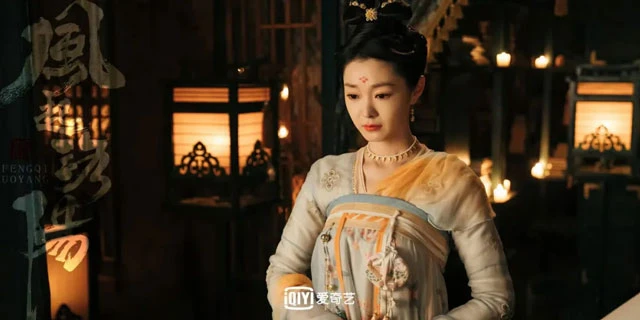 Song Yi Surprised Everyone Again! With Her Stunning Ancient Costume Look-4