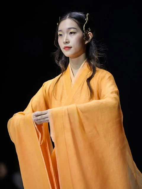 Traditional Hanfu in China Fashion Week 2020-2