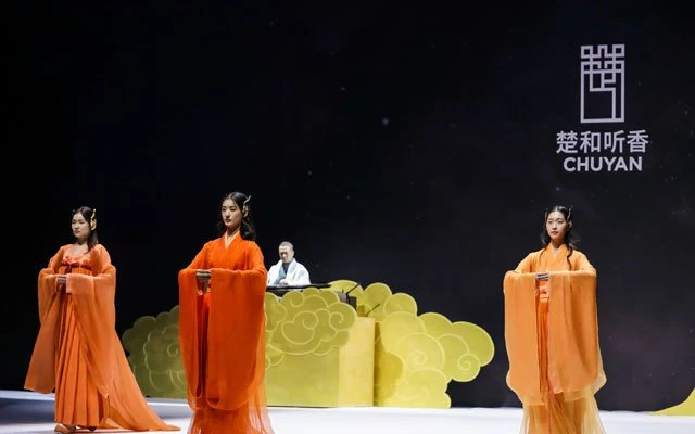 Traditional Hanfu in China Fashion Week 2020-4