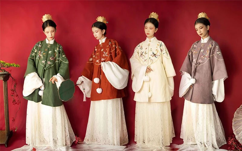 Exploring the Allegory of Chinese Color Theory in Traditional Dress-25