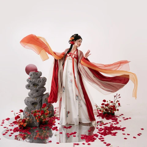 The Popularity of Hanfu Culture: When Traditional Hanfu Dress Comes to Contemporary Life-8