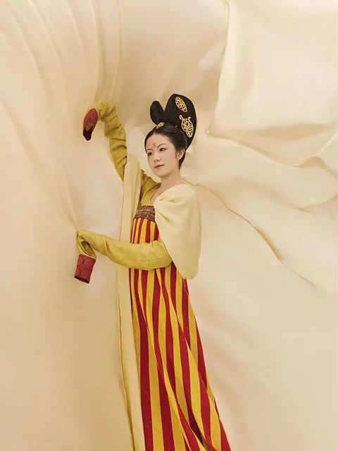 Stunning Hanfu Photography that Transports You into the Glamorous World of Ancient China-14