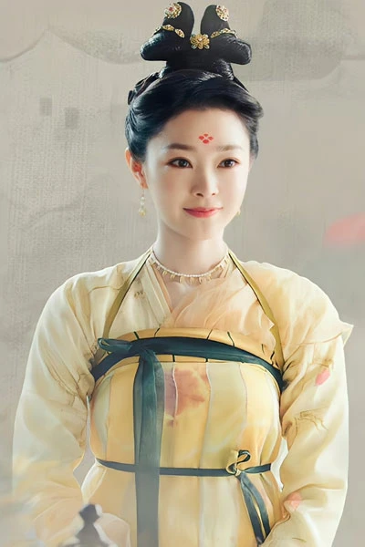 Song Yi Surprised Everyone Again! With Her Stunning Ancient Costume Look-9