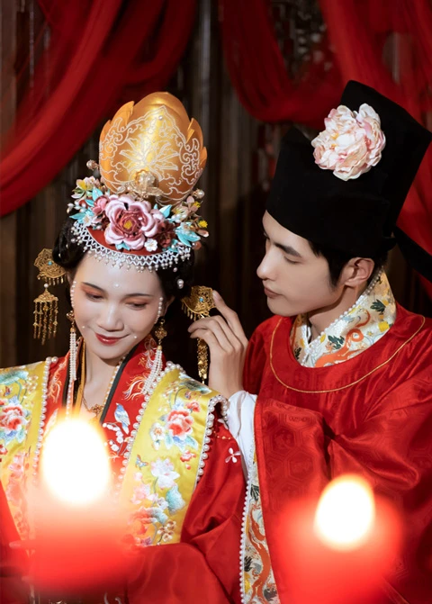 Oriental Romance - the Evolution of Traditional Chinese Wedding Dresses-26