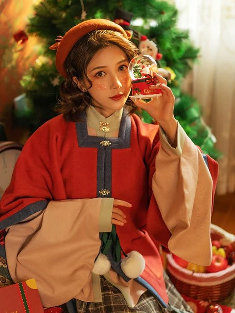 4 Sets Hanfu for Christmas That'll Make You Special-3