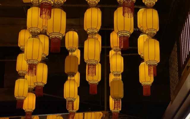 Exploring the History and Art of Chinese Lanterns-4