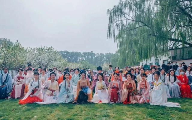 Wearing Hanfu and Meet the Rise of China-Chic-7