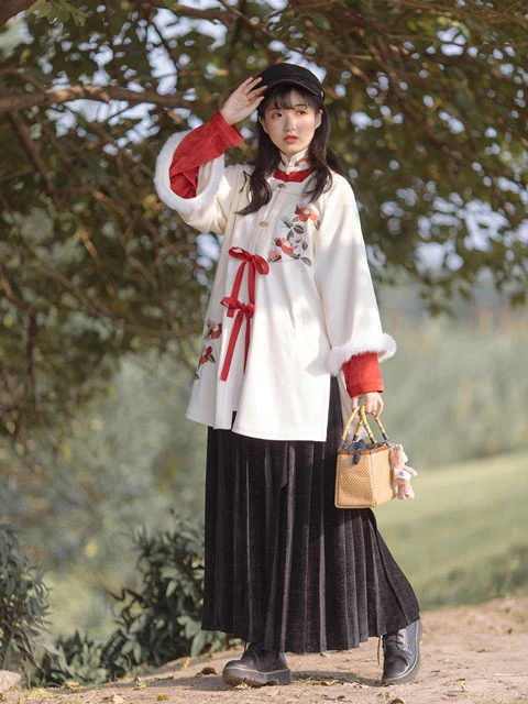 How to Make Red Hanfu Look Great in the New Year-11