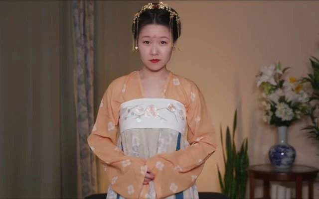 How to Wear Hanfu (2) - Tang Dynasty Qixiong Ruqun-9