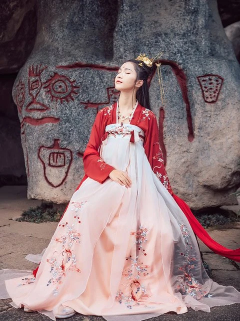 Beautiful Chinese Traditional Dress for Girls of 12 Constellations-2