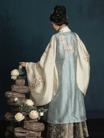 Flowers to Highlight Your Spring Hanfu Attire-4