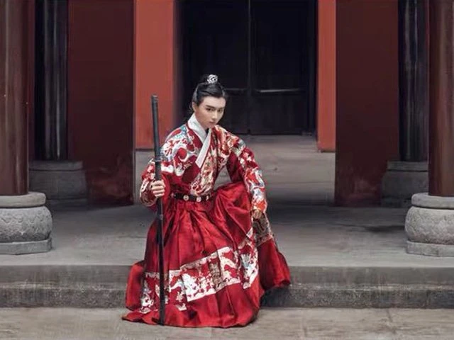 Men's Clothing China | How to Pick One Dazzling Hanfu for Men?-16