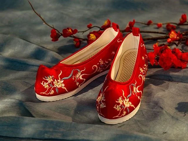 The 12 Beautiful Traditional Chinese Embroidered Shoes-12