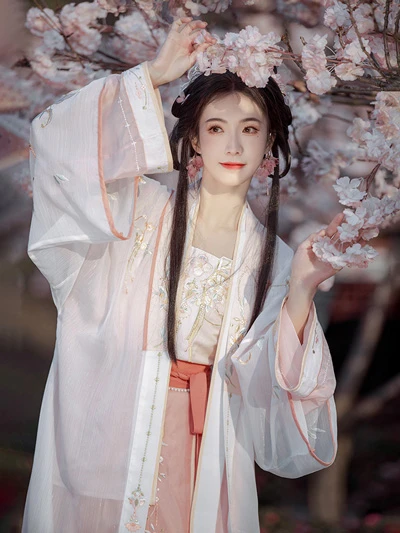 Bloom in Style: Recommended Spring Hanfu for the Flower Season-12