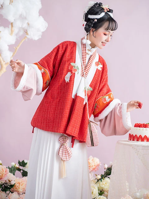 How to Make Red Hanfu Look Great in the New Year-12