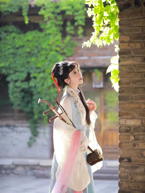 Featuring 9 Classic Chinese Instruments in Hanfu Photo Shoots-7