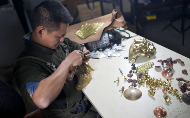 The Rebirth of Traditional Chinese Armor Making Skills-6