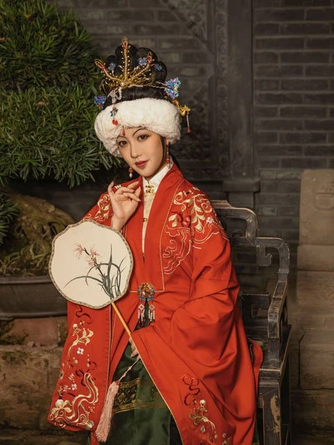 4 Sets of Gorgeous Hanfu Women Suits for 2021-3