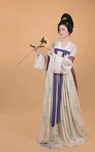 Exquisite Restored Hanfu from the Ancient Painting-6