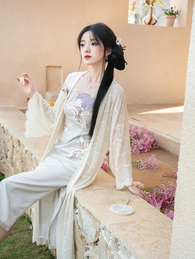 Hanfu Fashionization and Unique Tailoring System: Traditional Craftsmanship Meets Modernist-12