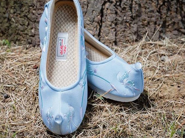 The 12 Beautiful Traditional Chinese Embroidered Shoes-10