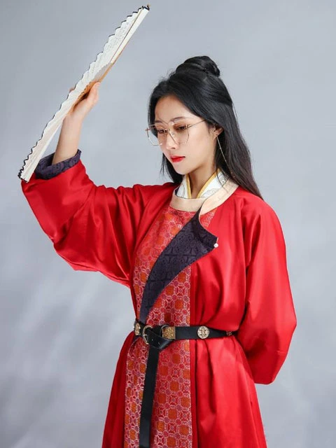 4 Stunning Tang Style Hanfu for Women That Look Pretty-11