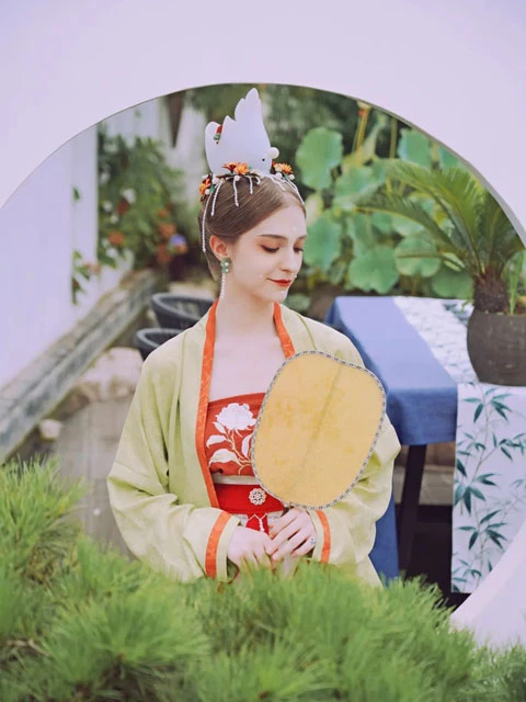 Can Foreigners Wear Hanfu? 3 Non-Chinese Ladies' Experience Tells You the Answer-4