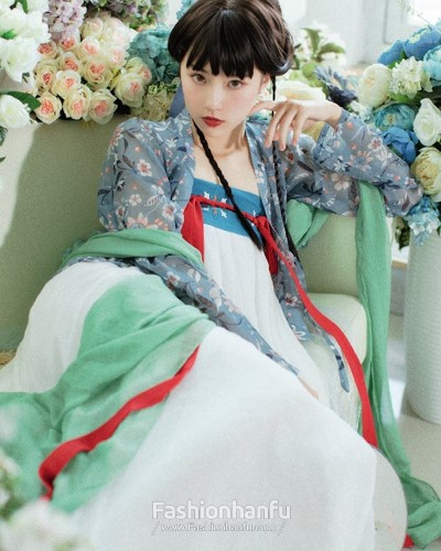 Chinese Stars: Who Love To Wear Chinese Hanfu Clothes – 2021-10