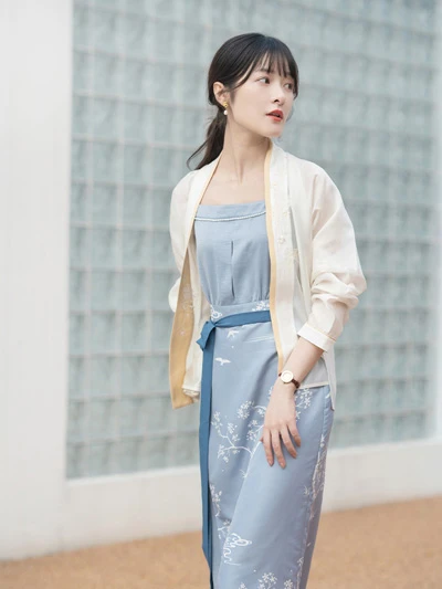 18 Latest Spring Chinese Outfits for Women 2022-34