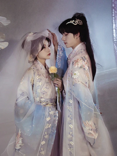 Spring into Romance: Recommended Hanfu Styles for Couples-15