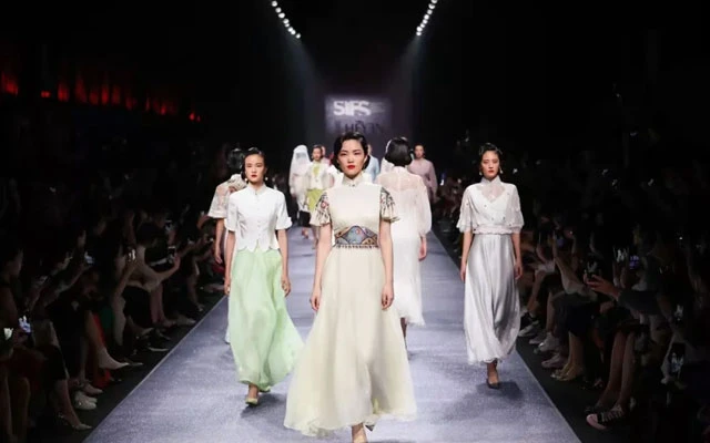 Chinoiserie in Shanghai Fashion Week Spring/Summer 2022