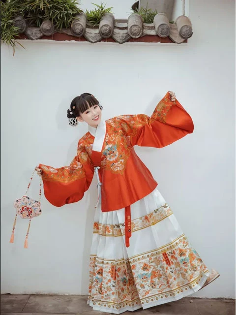 Who Is the First Person to Start a Hanfu Store in China?-5