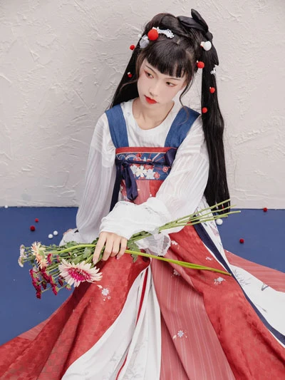 5 Recommended Girls Hanfu Suits for Chinese New Year-8