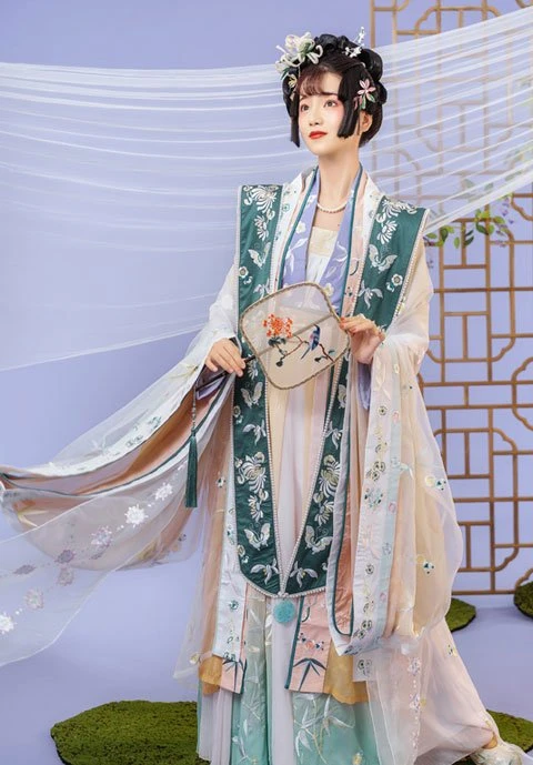 4 Sets of Gorgeous Hanfu Women Suits for 2021-19