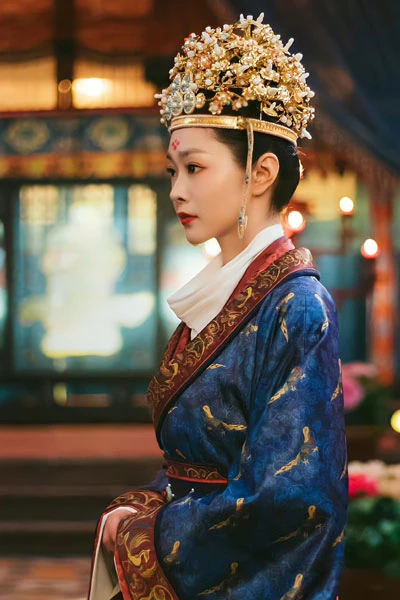 Song Yi Surprised Everyone Again! With Her Stunning Ancient Costume Look-6