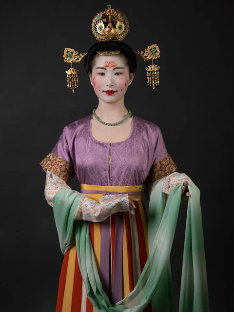 The Allure of Hanfu: An Introduction to the Traditional Dress of China-7